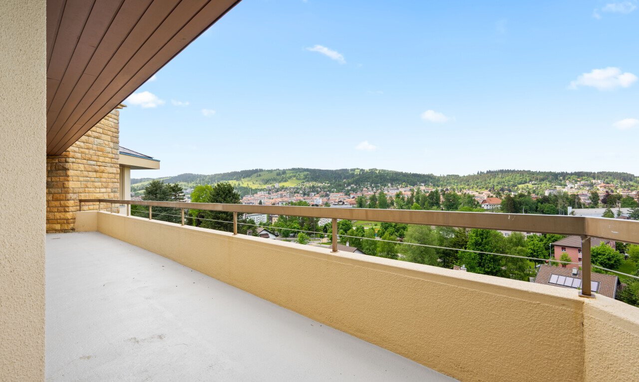 balcon avec from property, day time, terrasse, vue résidentielle, et residential view