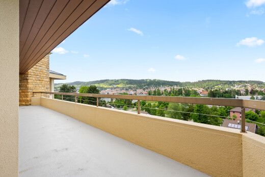 balcon avec from property, day time, terrasse, vue résidentielle, et residential view