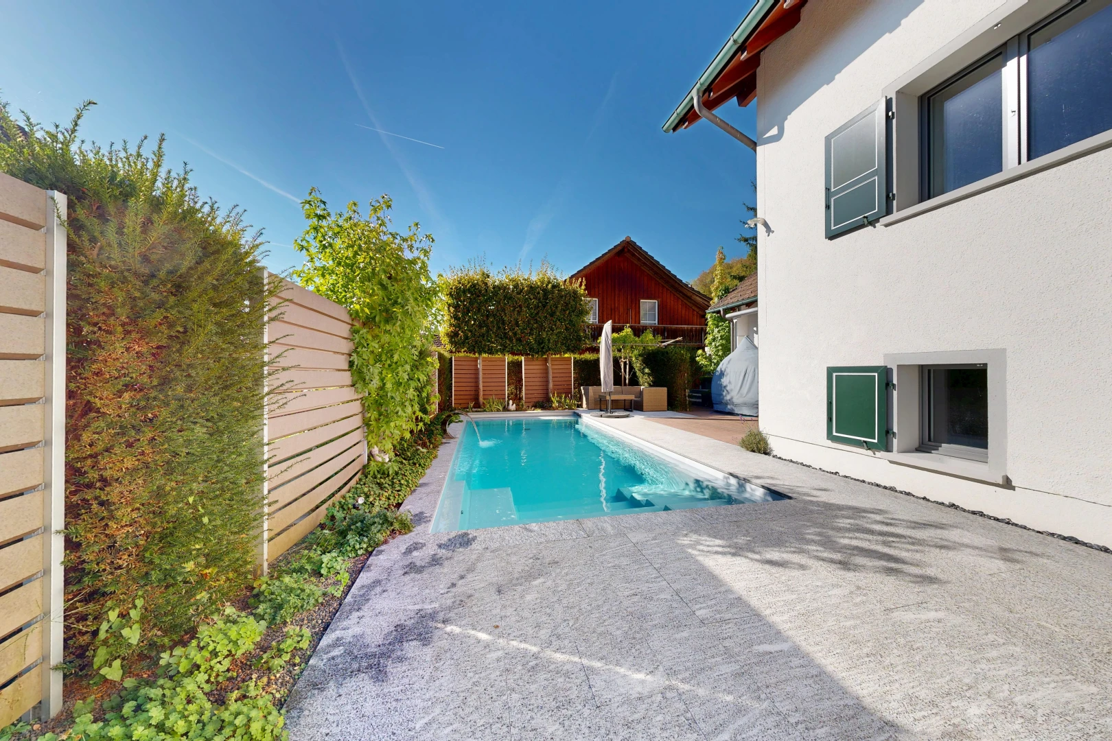 schwimmbad mit schwimmbad, zaun, from property, day time, und terrasse