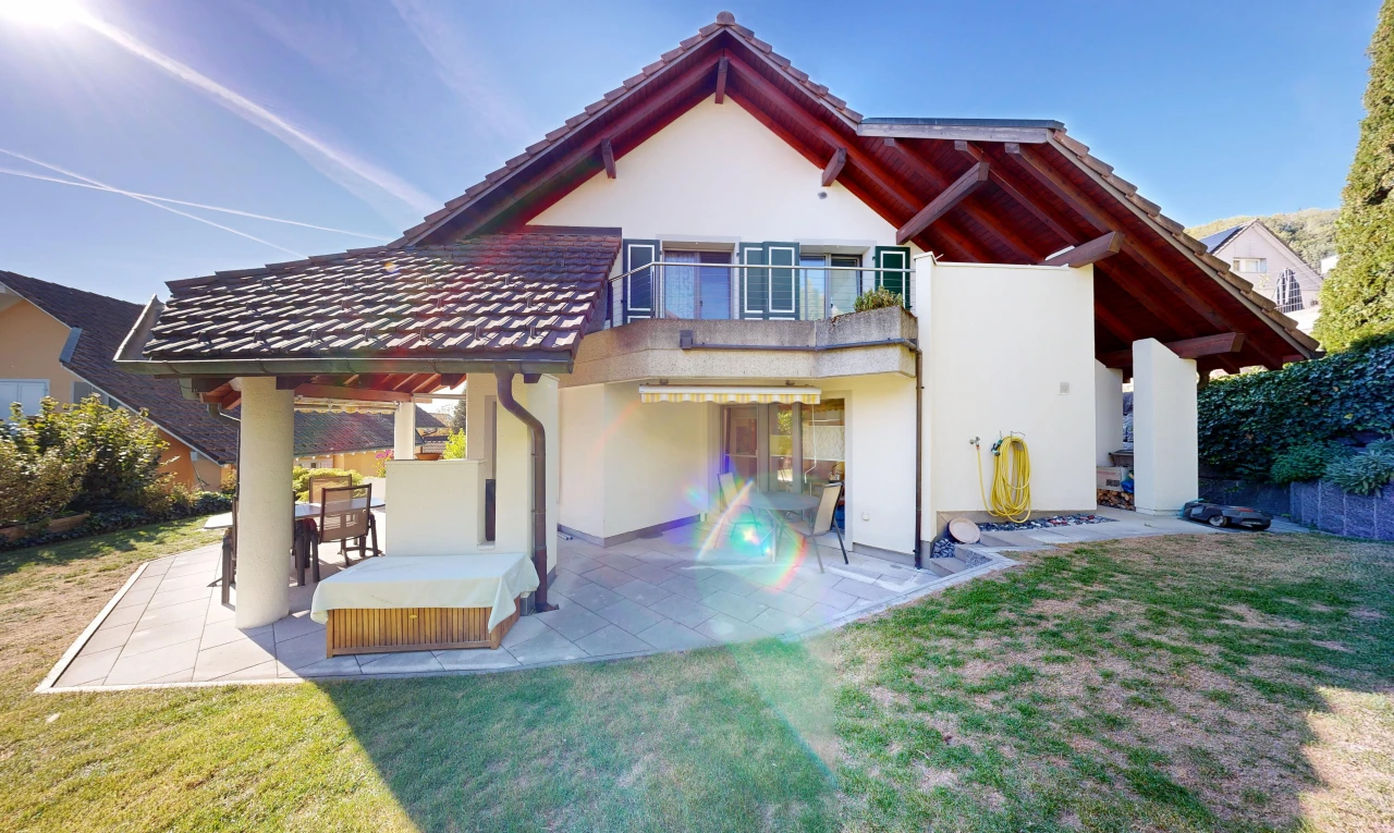 außenansicht mit ziegeldach, property visible, from property, day time, und stuckverkleidung