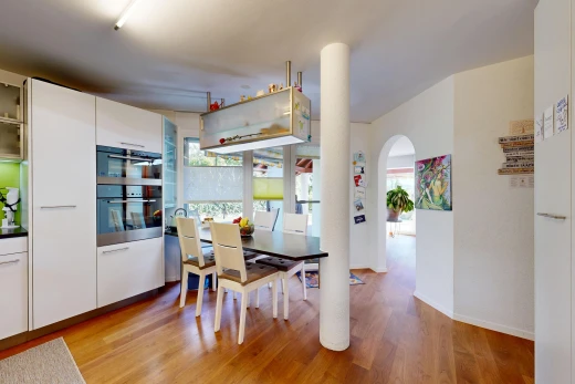 esszimmer mit gewölbte gehwege, inside property, drywall, gipskartonwand, und wood finish floor