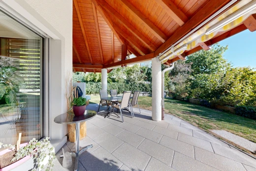 terrasse mit essbereich im freien, terrasse, from property, und day time