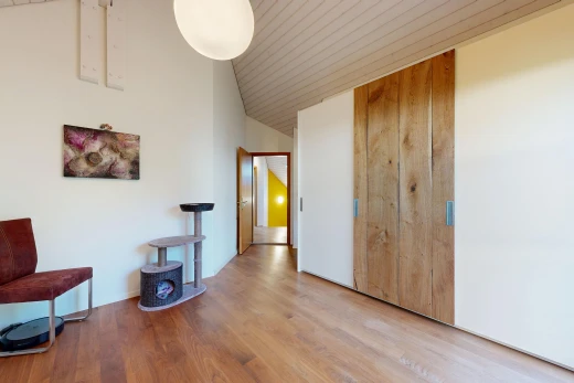 zimmer / schlafzimmer mit vaulted ceiling, dachschräge, drywall, gipskartonwand, und high ceiling