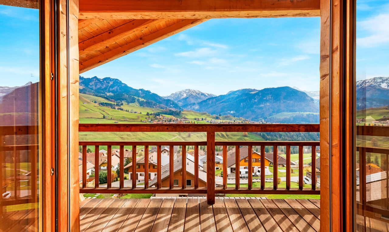 balkon mit blick auf die berge, mountain view, day time, wohngebietblick, und residential view