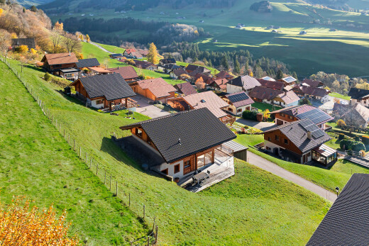 außenansicht mit terrasse, wohngebietblick, residential view, zaun, und rasen