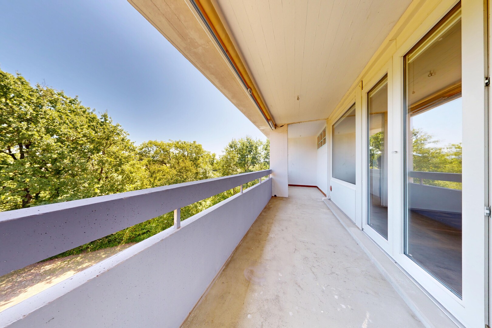 balcon avec balcon, from property, et day time