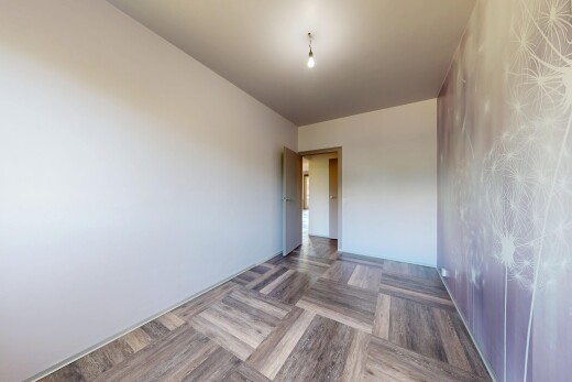 pièce vide avec cloison sèche, drywall, sol en finition bois, wood finish floor, et inside property