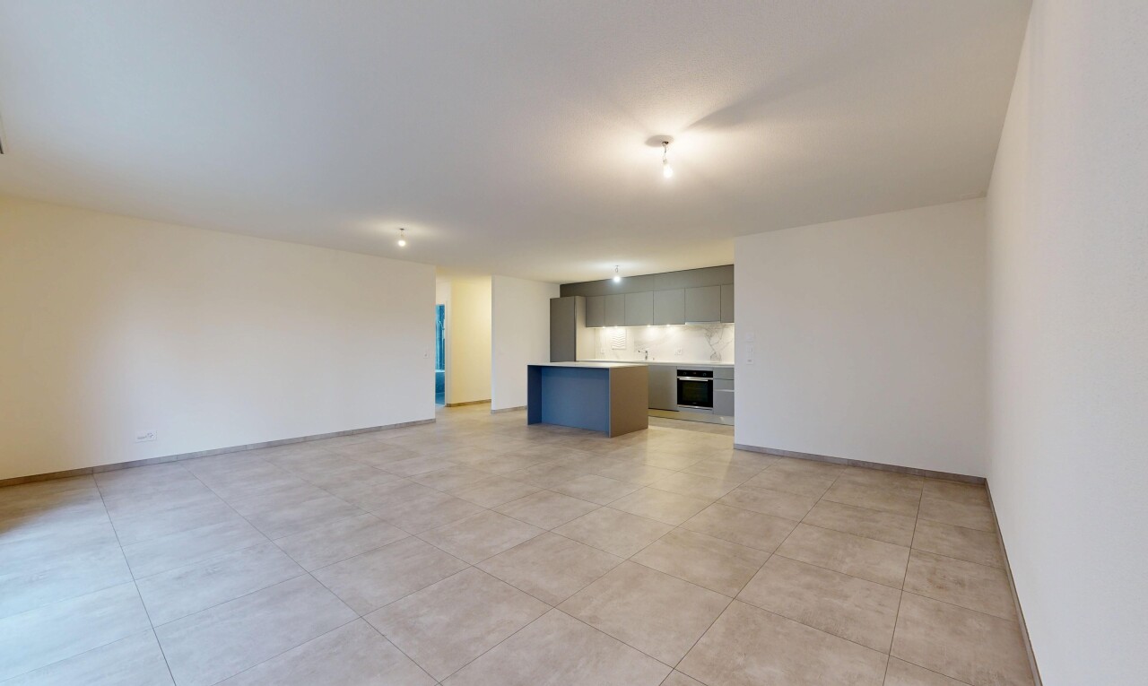 salon avec inside property, cloison sèche, drywall, light floor, et l shaped kitchen