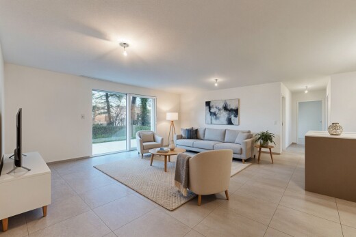 wohnzimmer mit gipskartonwand, drywall, inside property, natürliches licht, und natural light