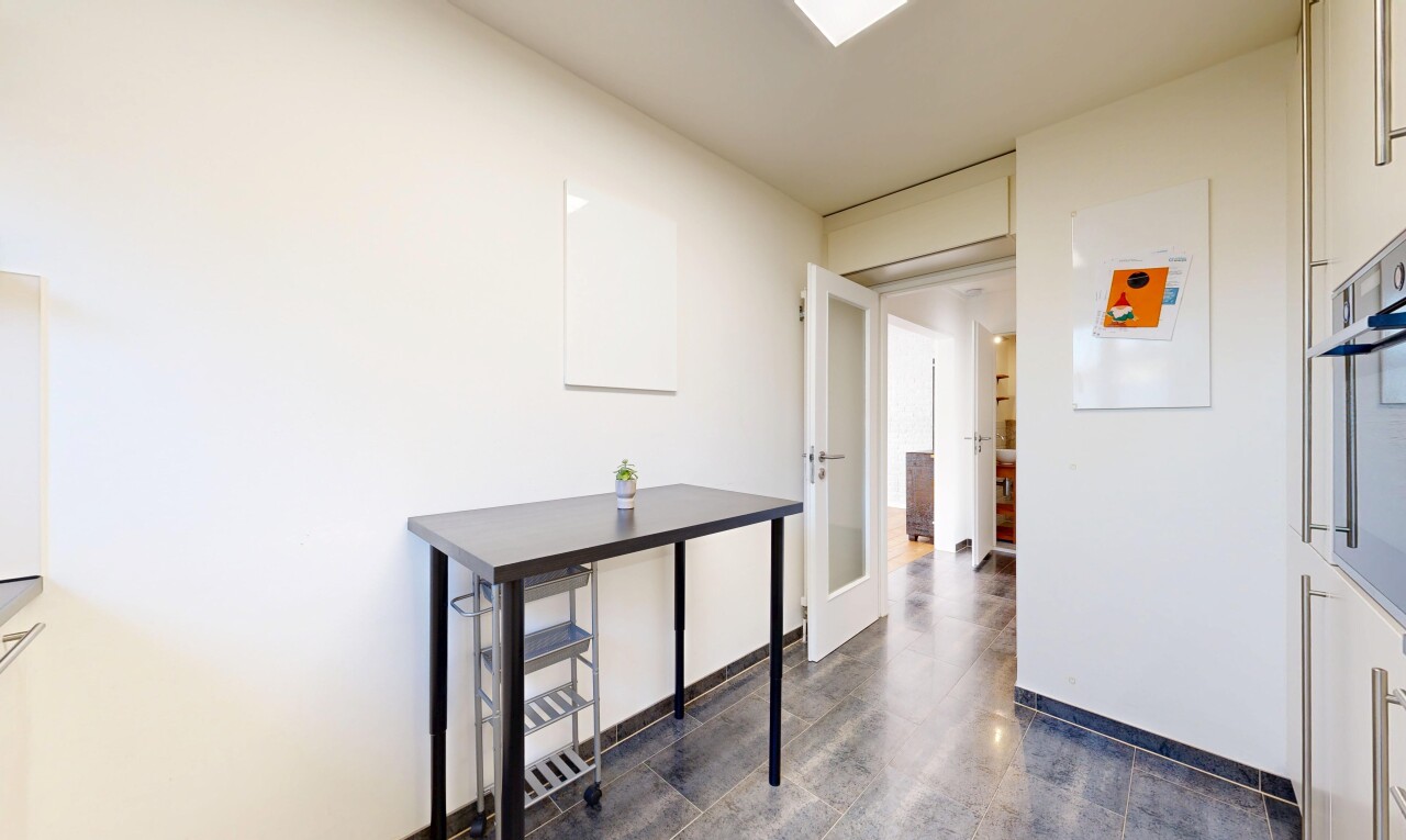 küche mit gipskartonwand, drywall, und inside property