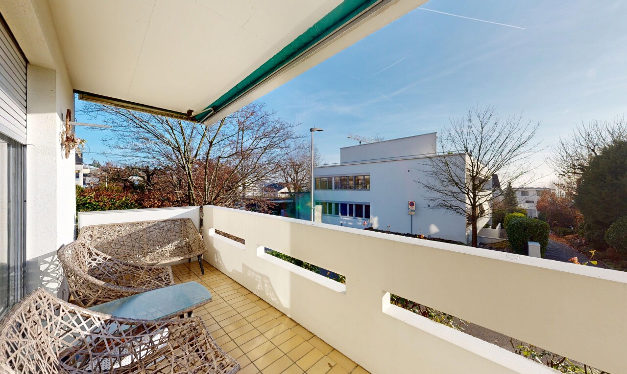 balkon mit balkon, from property, und day time