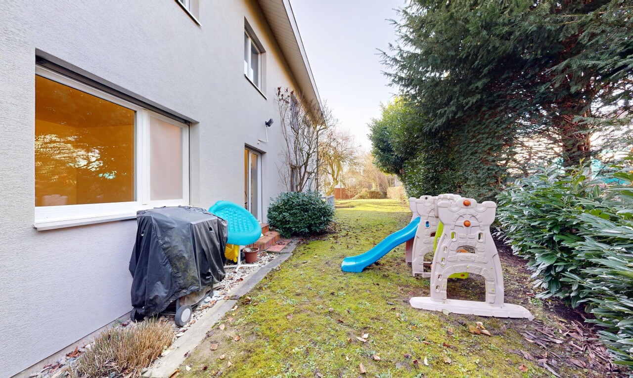 garten mit grill, spielplatz, from property, und rasen