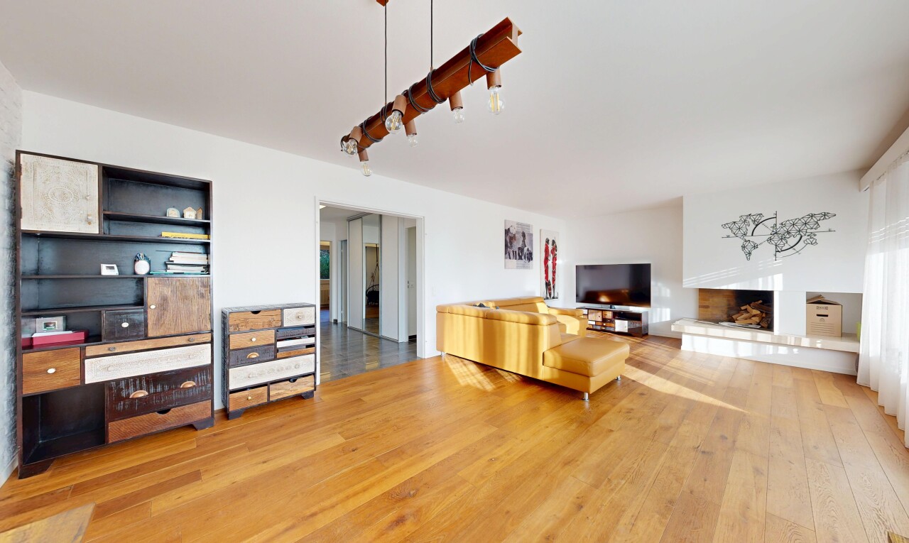 wohnzimmer mit holzfußboden, wood finish floor, inside property, gipskartonwand, und drywall