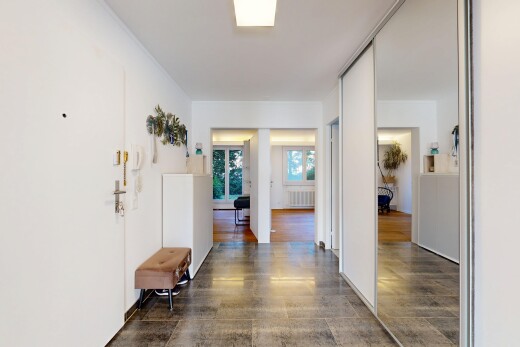 couloir avec lumière naturelle, natural light, cloison sèche, drywall, et inside property