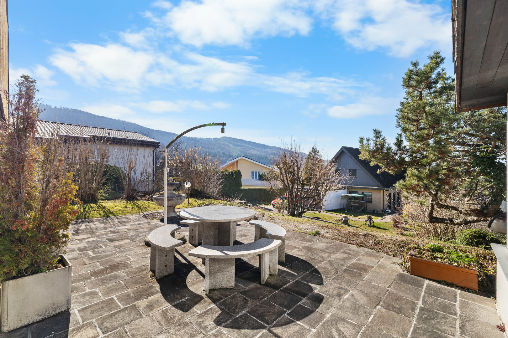 terrasse avec from property, terrasse, day time, vue sur la montagne, et mountain view