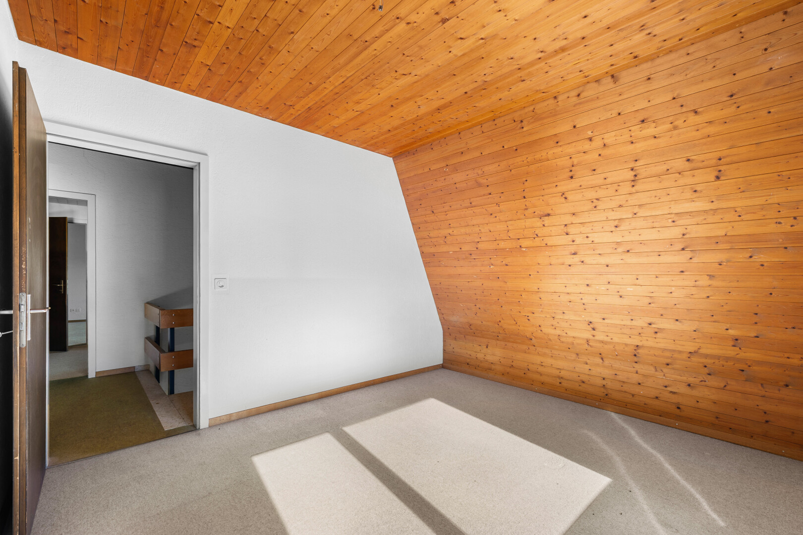 pièce vide avec cloison sèche, drywall, moquette, carpet, et inside property
