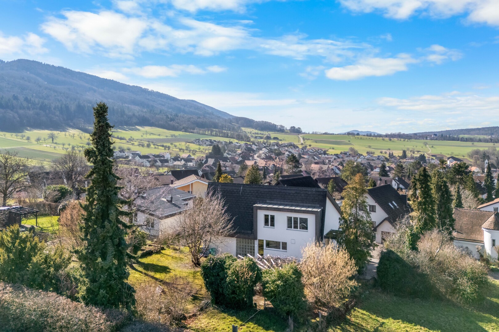 vue sur la montagne avec day time, property visible, vue sur la montagne, et mountain view