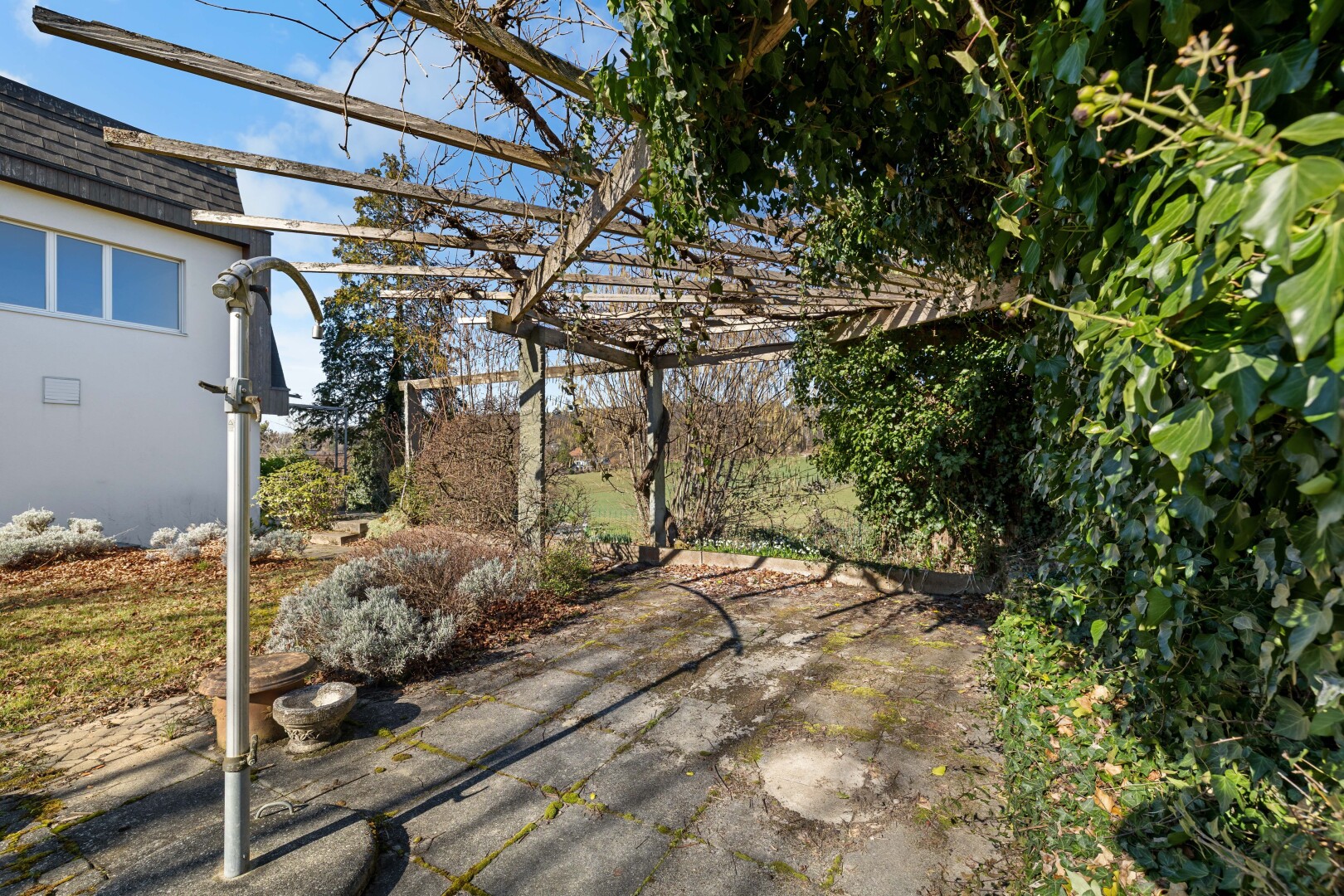 jardin avec day time et from property