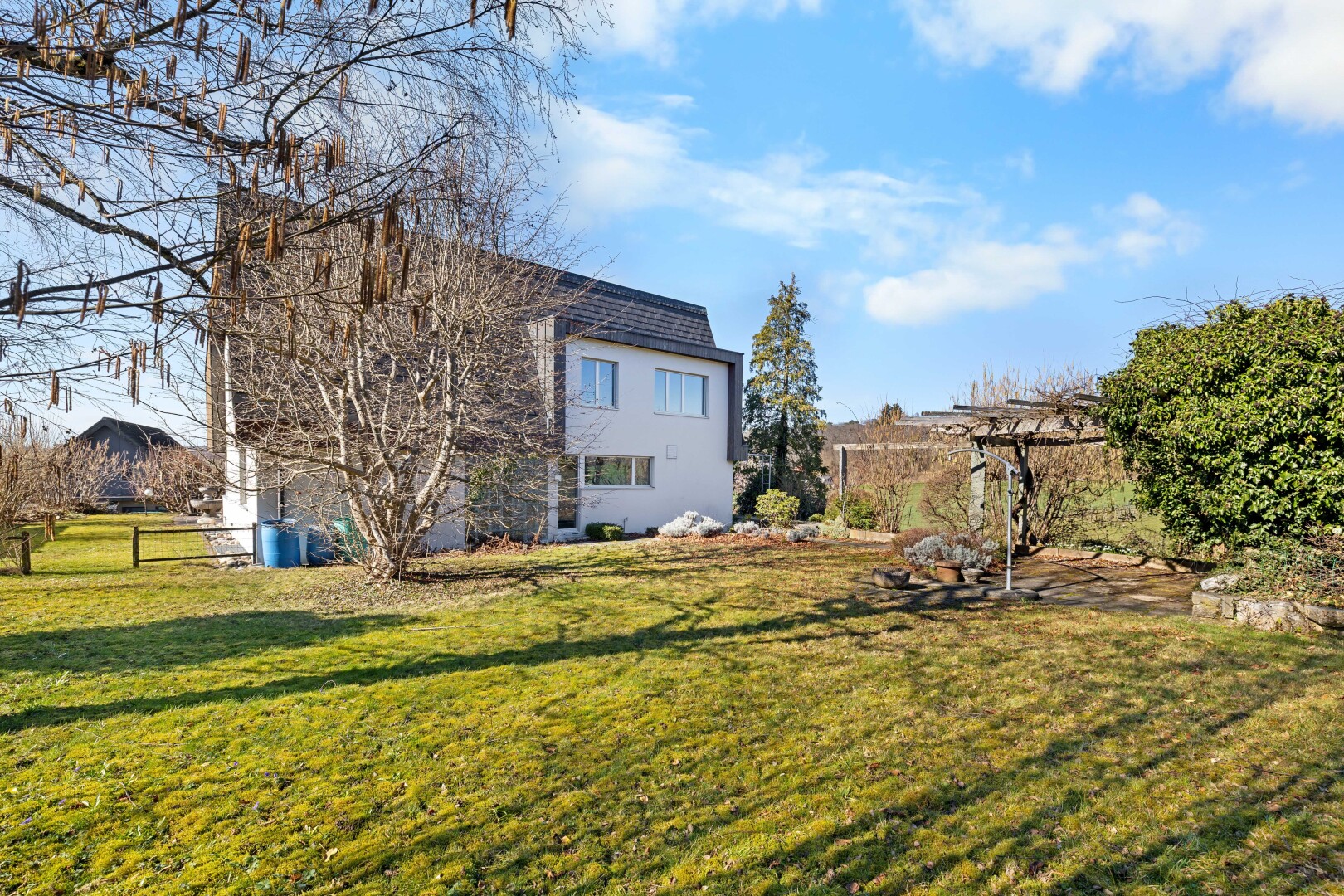 façade avec pelouse, from property, day time, et clôture