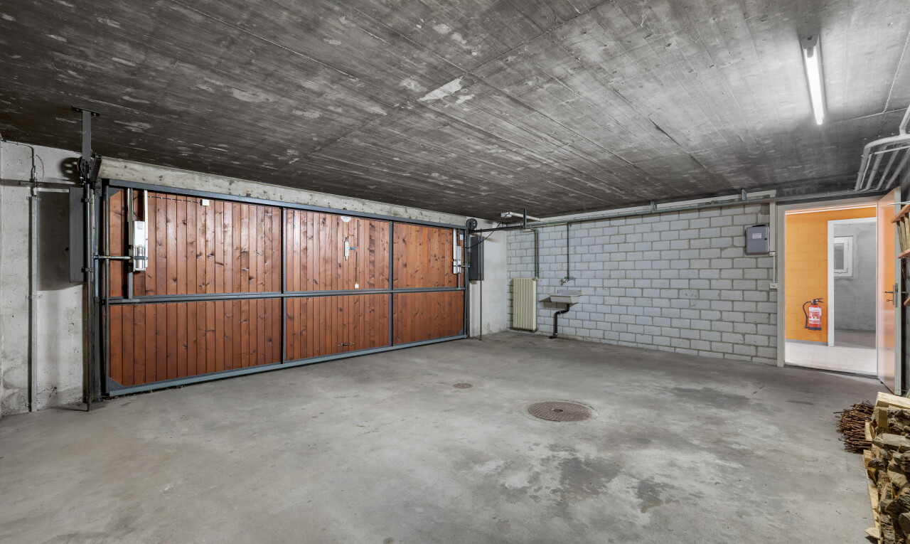 parking avec inside property