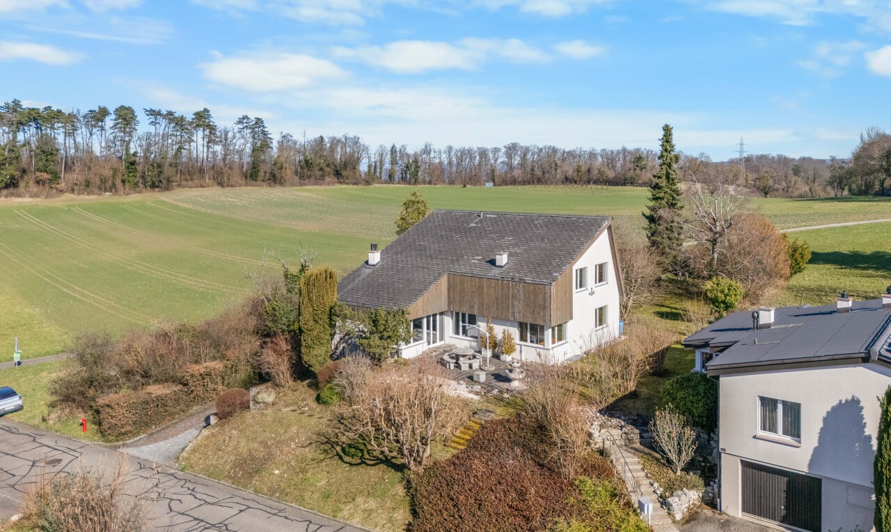 façade avec drone view, day time, vue sur les bois, woods view, et bardage en stuc