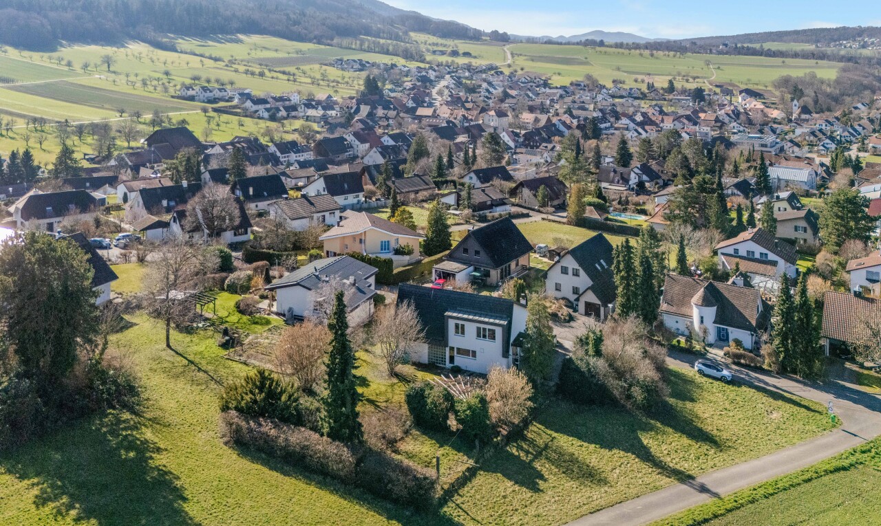blick auf die berge mit wohngebietblick, residential view, day time, und aerial view