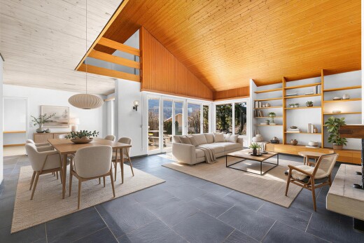 wohnzimmer mit inside property, hohe decke, high ceiling, natürliches licht, und natural light