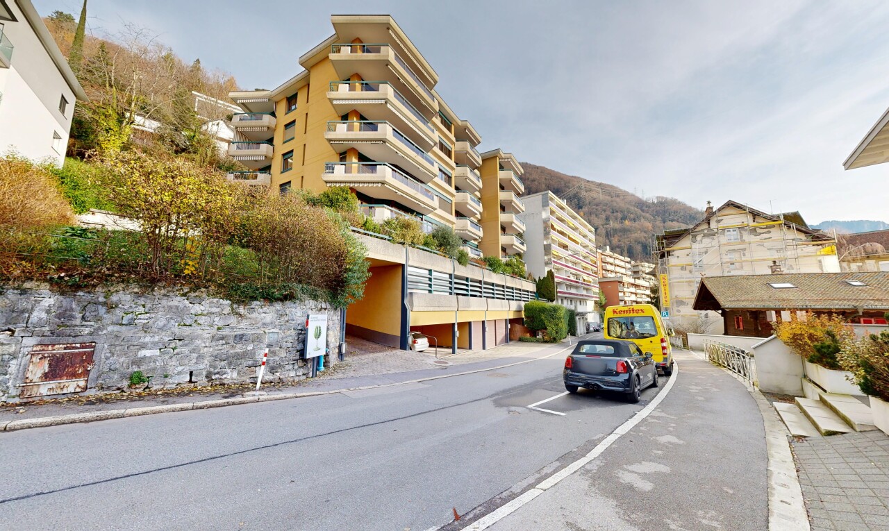 view of apartment building / complex