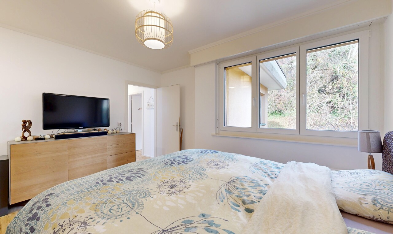 room / bedroom with crown molding