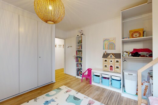 chambre avec sol en finition bois, wood finish floor, inside property, cloison sèche, et drywall
