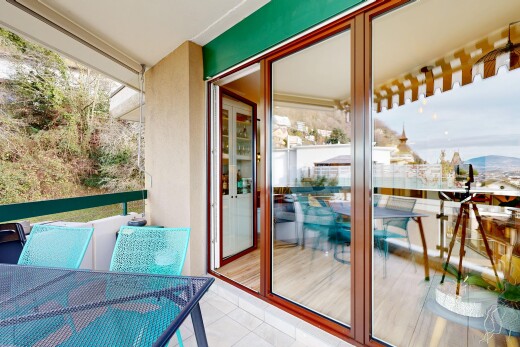 balcony with outdoor dining space