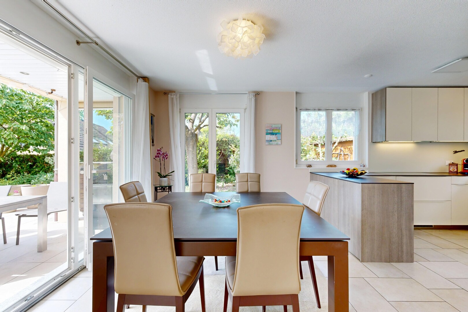 esszimmer mit fliesenboden, tile floor, light floor, inside property, und gipskartonwand