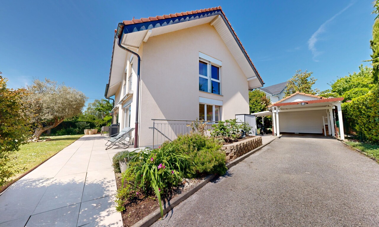 außenansicht mit day time, property visible, stuckverkleidung, und außenansicht