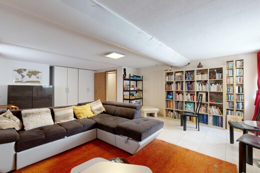 wohnzimmer mit inside property, fliesenboden, und tile floor