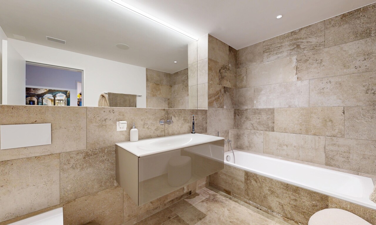 bad mit fliesenwand, tile wall, bad, komplettes badezimmer, und inside property