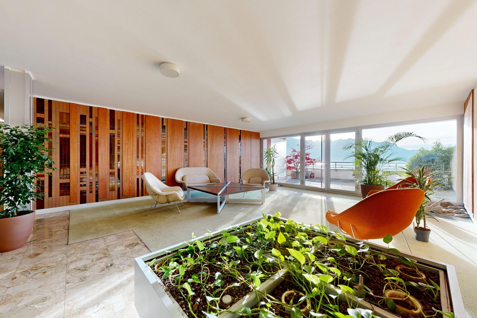 réception / lobby avec natural light et inside community