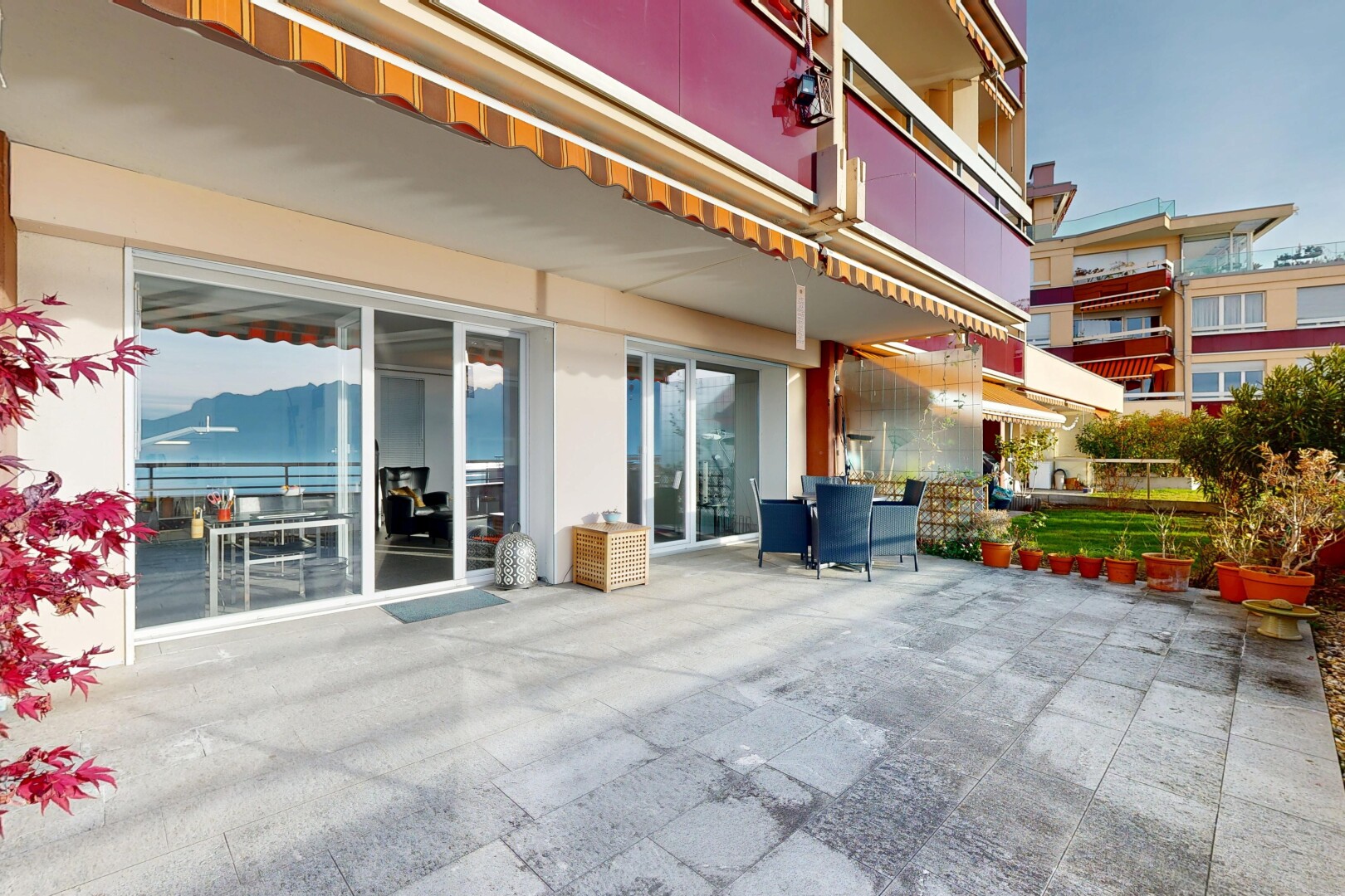 terrasse avec auvent, property visible, et terrasse