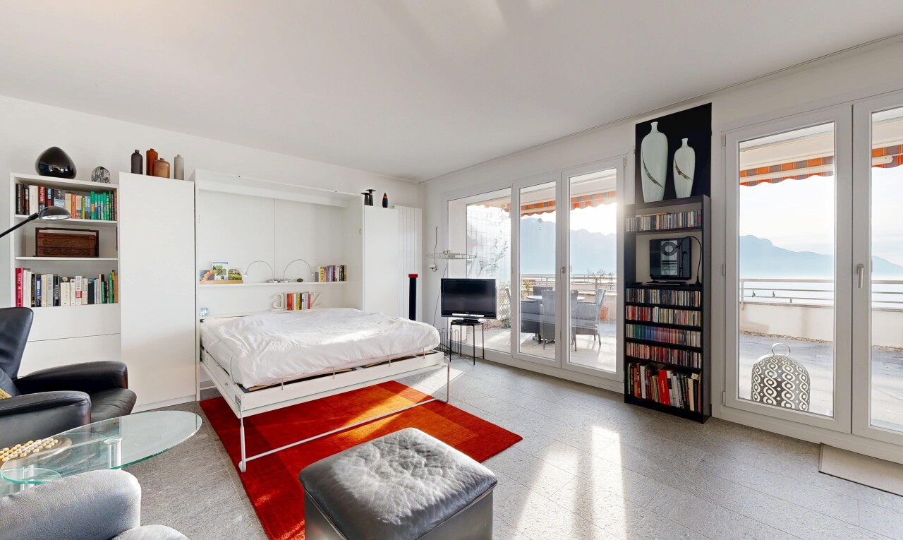 chambre avec natural light, lumière naturelle, inside property, vinyl floor, et sol en vinyle