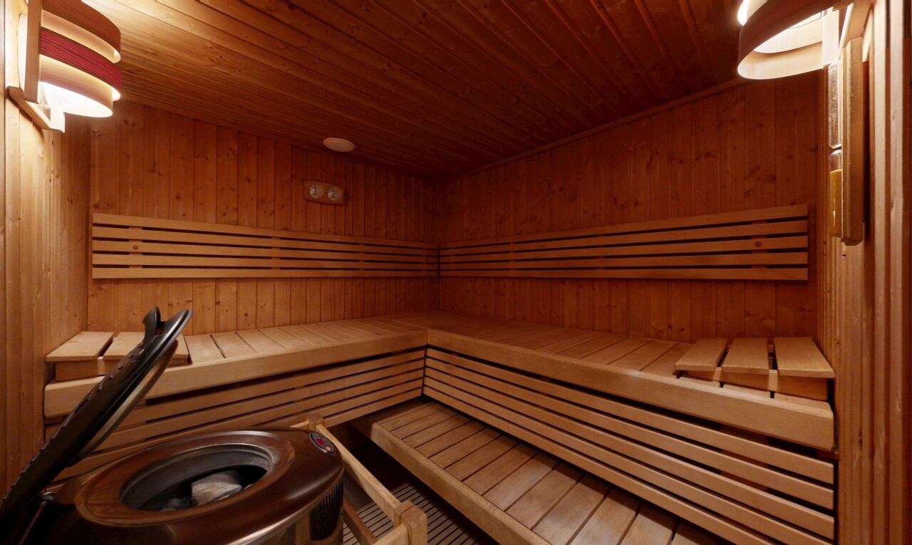 détails avec power working, sauna, appliance, ceiling, et wood ceiling