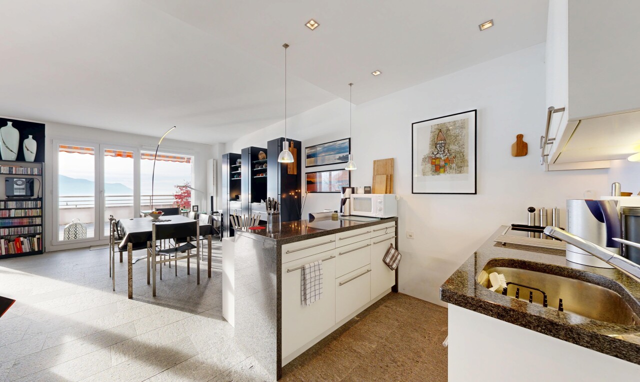 cuisine avec natural light, lumière naturelle, inside property, drywall, et cloison sèche