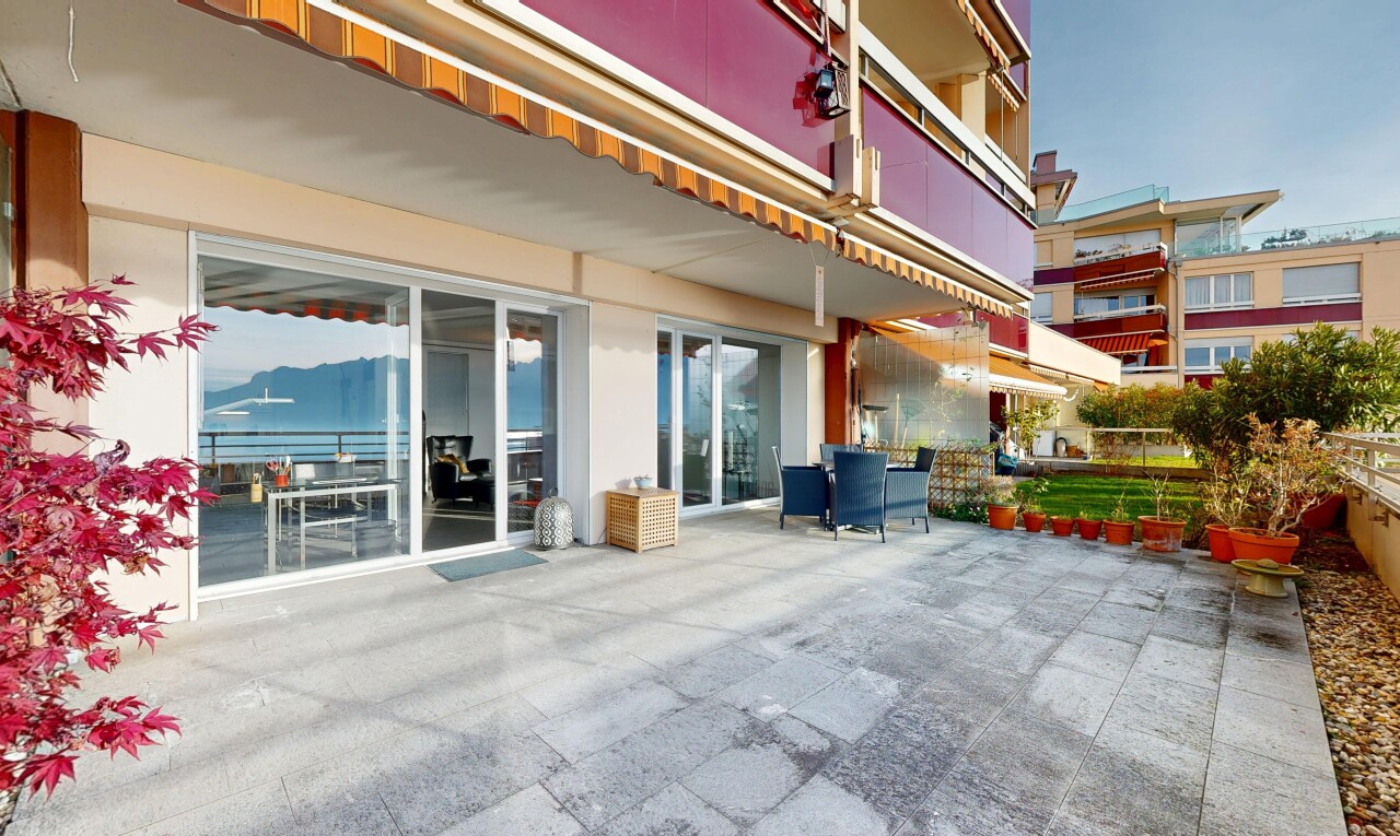 terrasse avec auvent, property visible, et terrasse