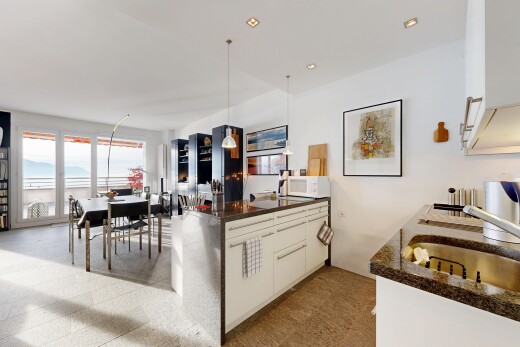 cuisine avec natural light, lumière naturelle, inside property, drywall, et cloison sèche