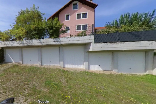 außenansicht mit rasen