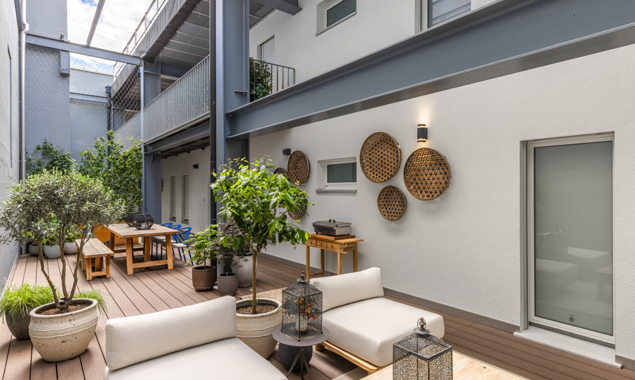terrasse avec balcon, terrasse, espace de vie extérieur, et coin repas extérieur