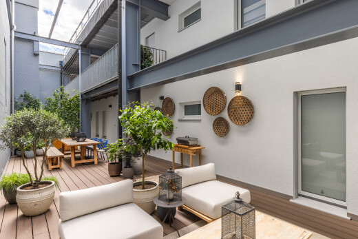 terrasse avec balcon, terrasse, espace de vie extérieur, et coin repas extérieur