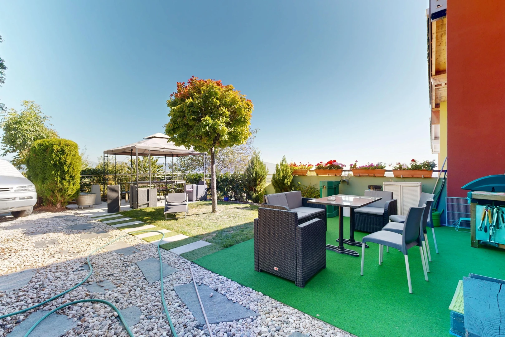 terrasse avec from property, day time, terrasse, et kiosque