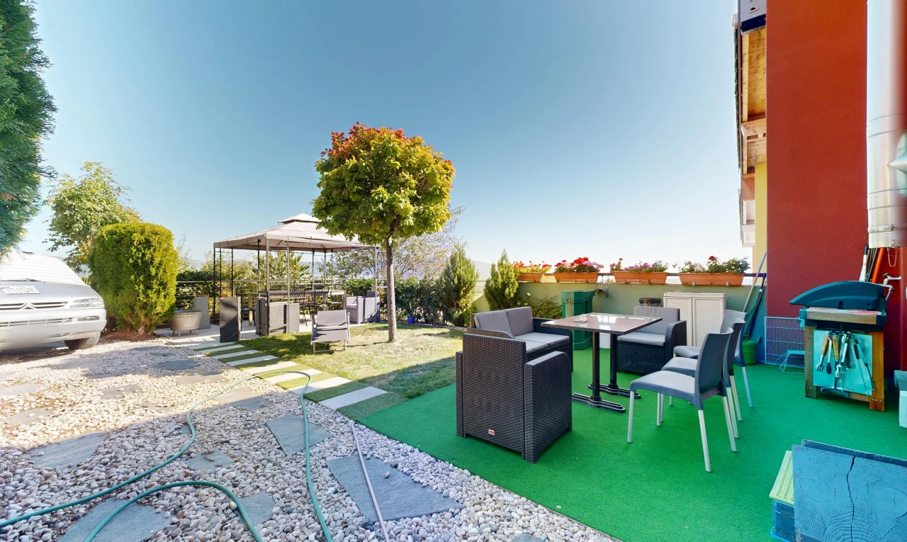 terrasse avec from property, day time, terrasse, et kiosque