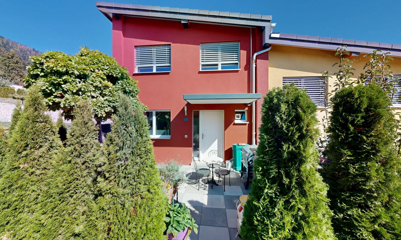 façade avec property visible et bardage en stuc
