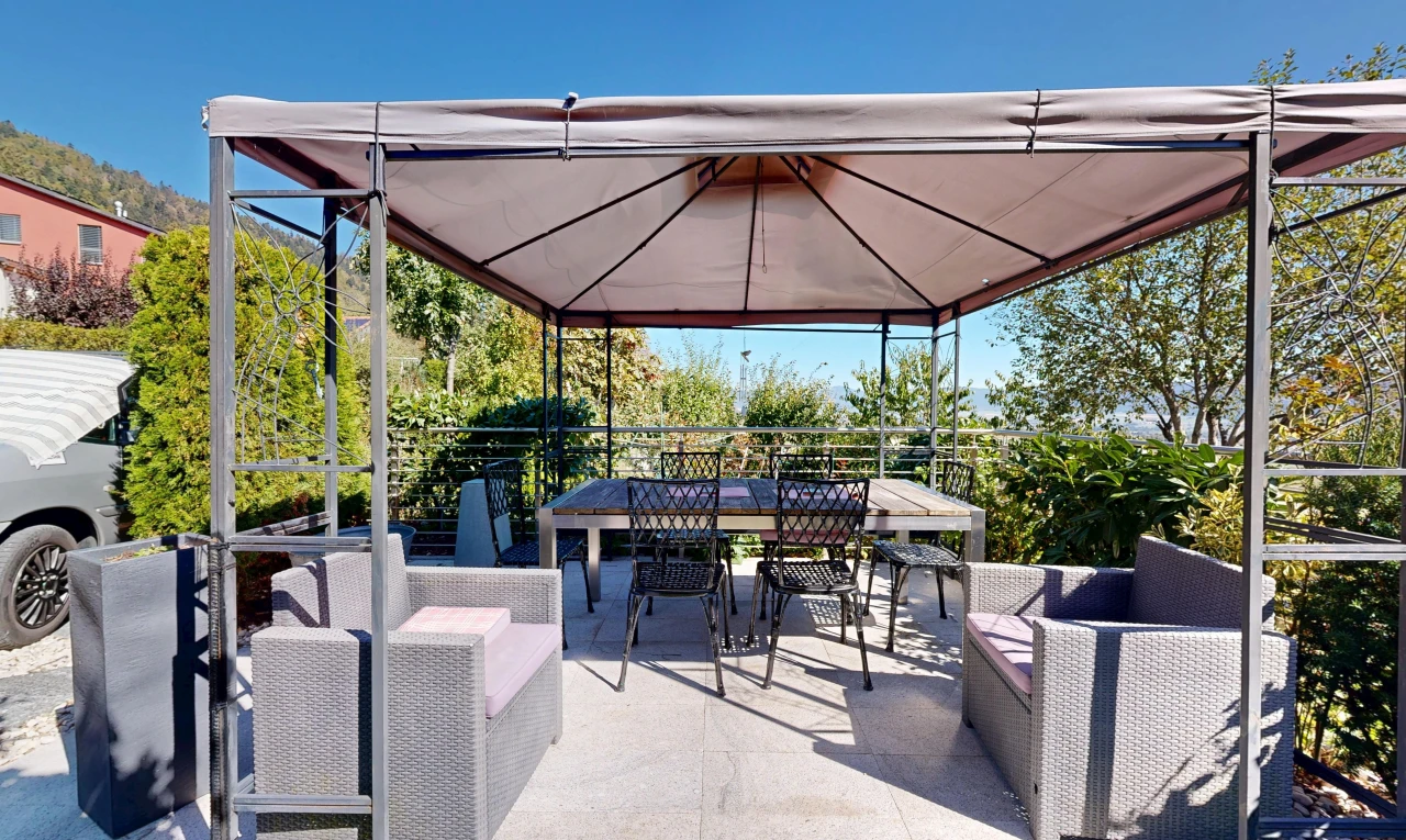terrasse avec day time, espace de vie extérieur, et kiosque