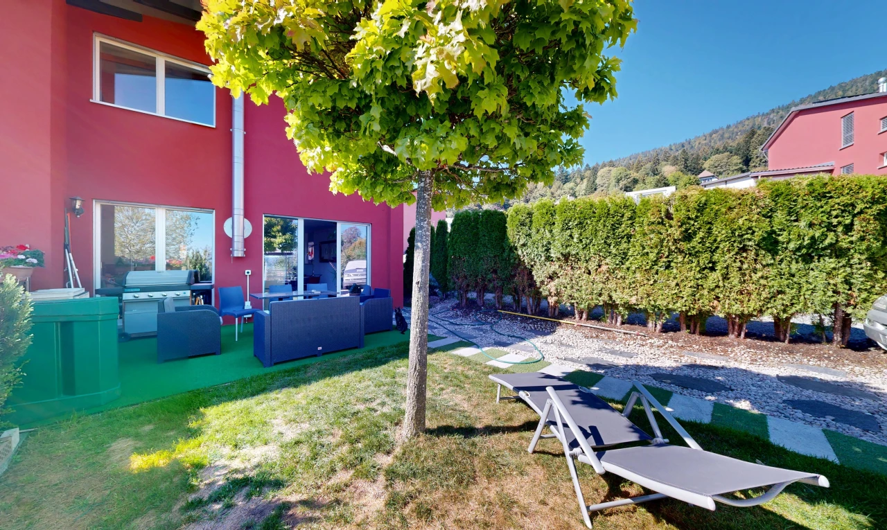 jardin avec from property et pelouse